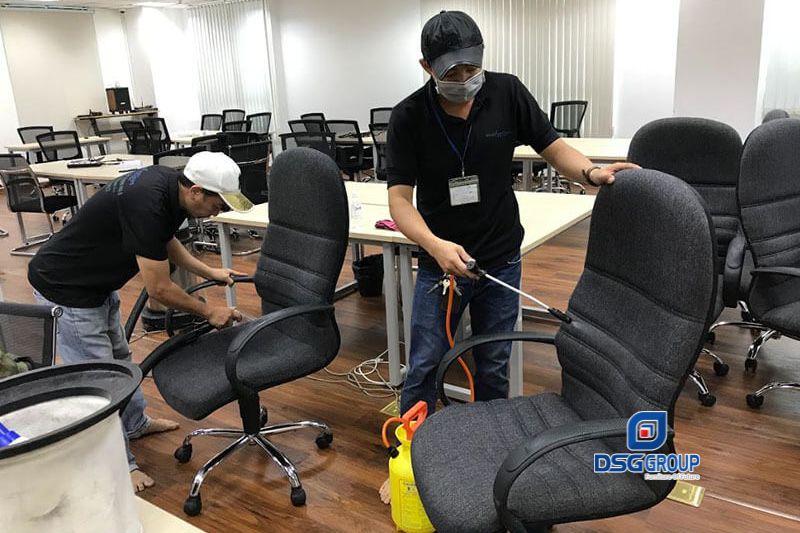 Lên lịch vệ sinh ghế văn phòng định kỳ: 3–6 tháng/lần