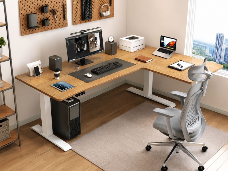 Bàn góc tường nâng hạ linh hoạt khi làm việc